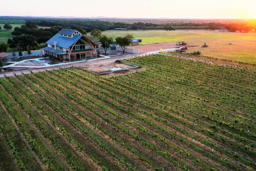 The Container Retreat @ 290 Wine Trail #9 Get Away Today! Hye Eksteriør bilde